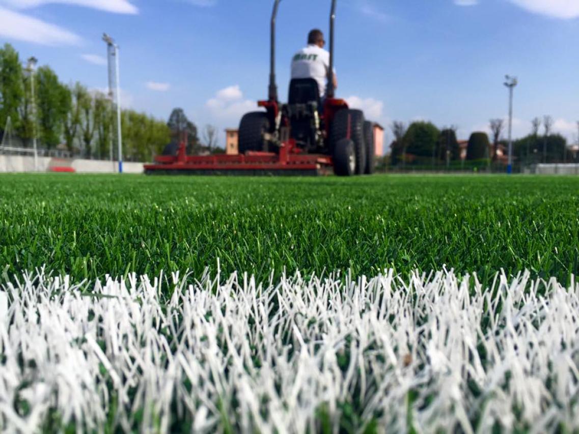 brescia-palazzolo-sull-oglio-allo-stadio-comunale-cresciuta-l-erba-sintetica