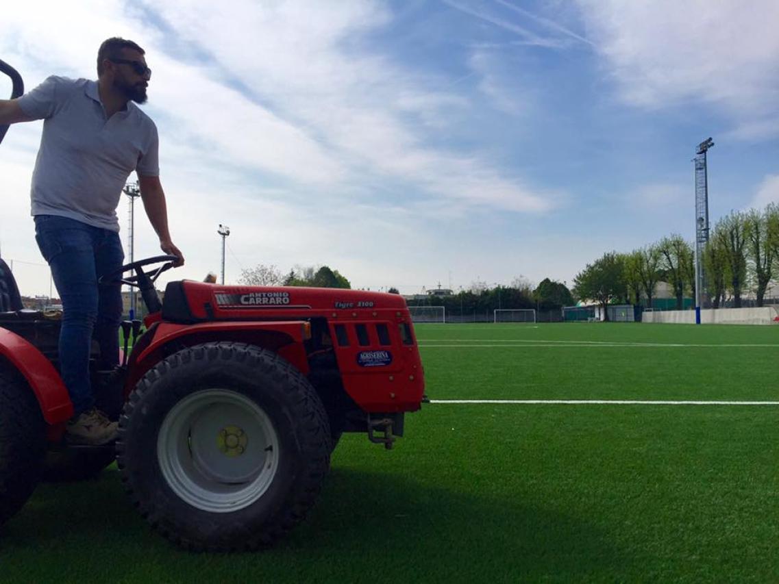 brescia-palazzolo-sull-oglio-allo-stadio-comunale-cresciuta-l-erba-sintetica_15