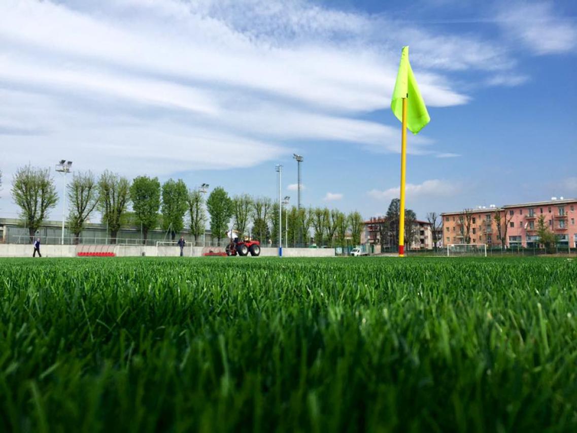 brescia-palazzolo-sull-oglio-allo-stadio-comunale-cresciuta-l-erba-sintetica_19