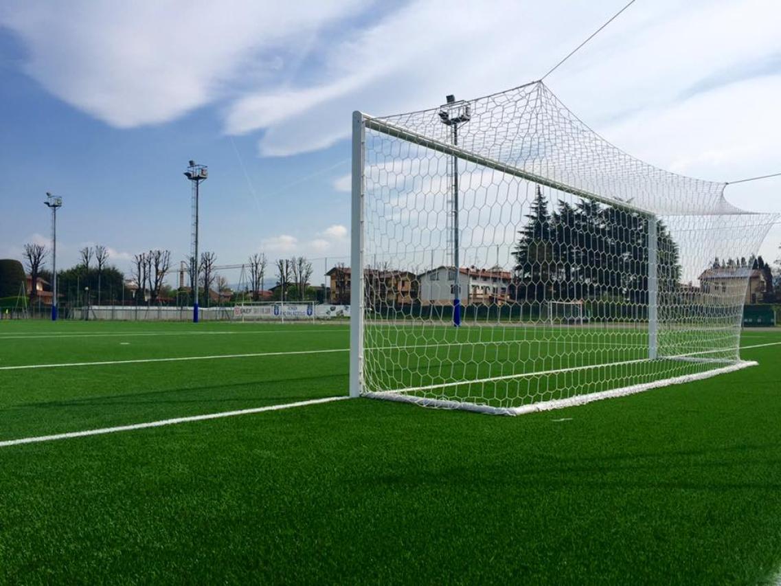 brescia-palazzolo-sull-oglio-allo-stadio-comunale-cresciuta-l-erba-sintetica_21