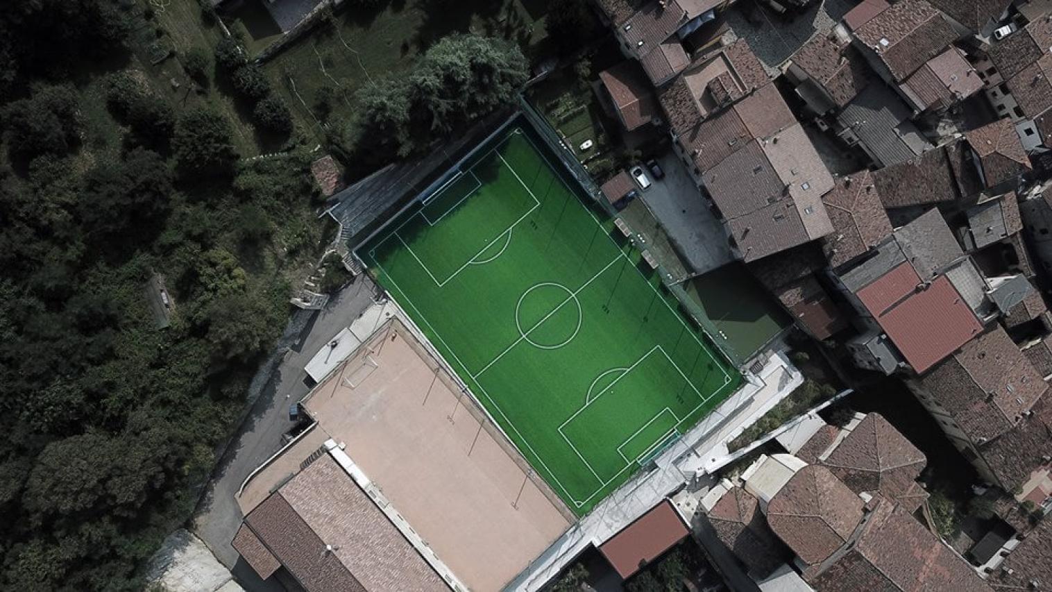 villa-carcina-il-nuovo-il-nuovo-manto-in-erba-sintetica-del-campo-di-calcio-parrocchiale_07