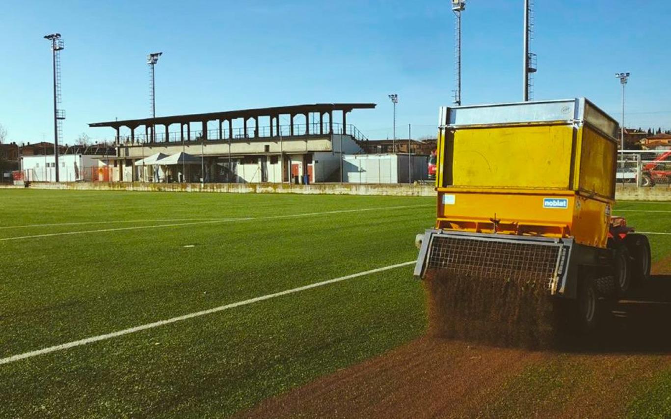 l-importanza-della-manutenzione-per-un-campo-in-erba-sintetica_02