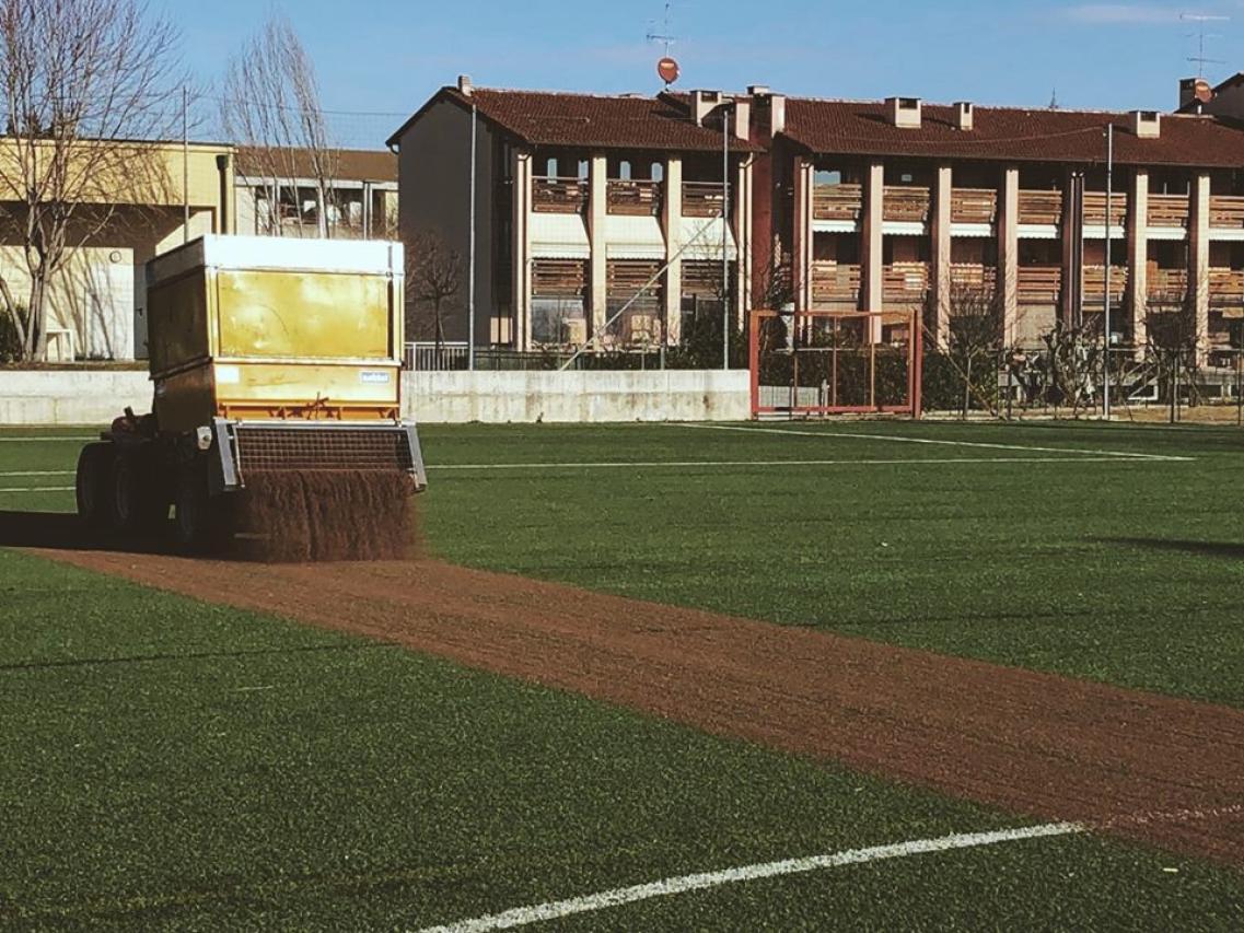 l-importanza-della-manutenzione-per-un-campo-in-erba-sintetica_03