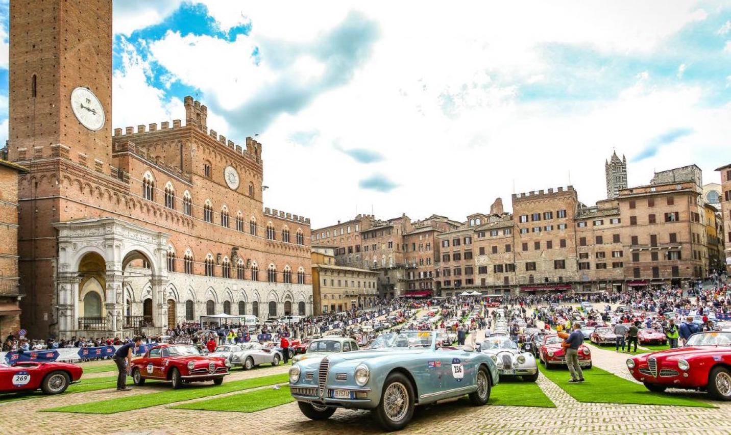 mille-miglia-2019-siena-meravigliosa-vestita-di-un-prato-sintetico_01