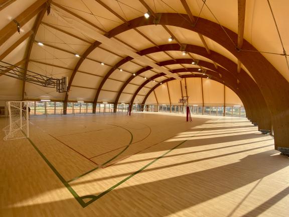 copertura in legno lamellare per campo sportivo